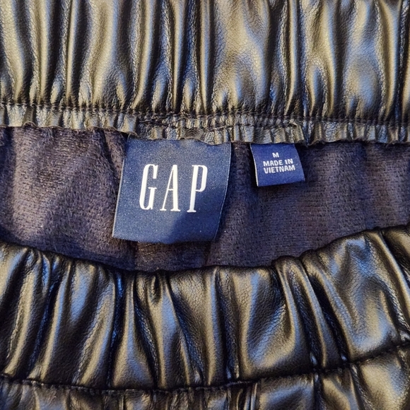 Gap Faux Leather Cropped Pants, Black, Size US M. - Picture 4 of 5